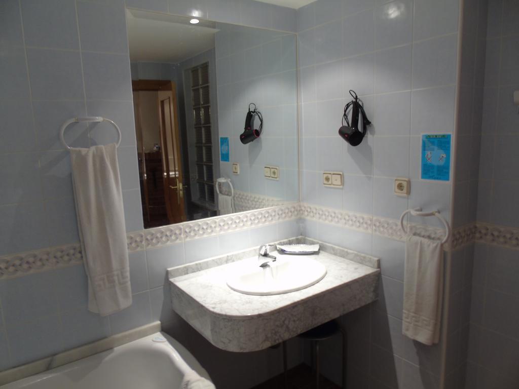 Apartamentos Turisticos Cumbres Verdes La Zubia Szoba fotó